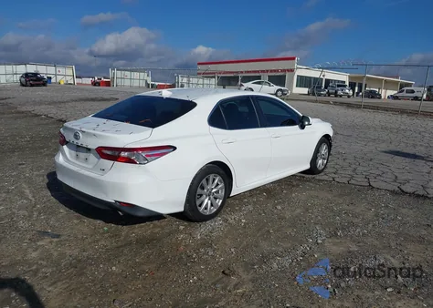 2020 Toyota Camry Le z USA, uszkodzony, nr VIN 4T1C11AK6LU361094